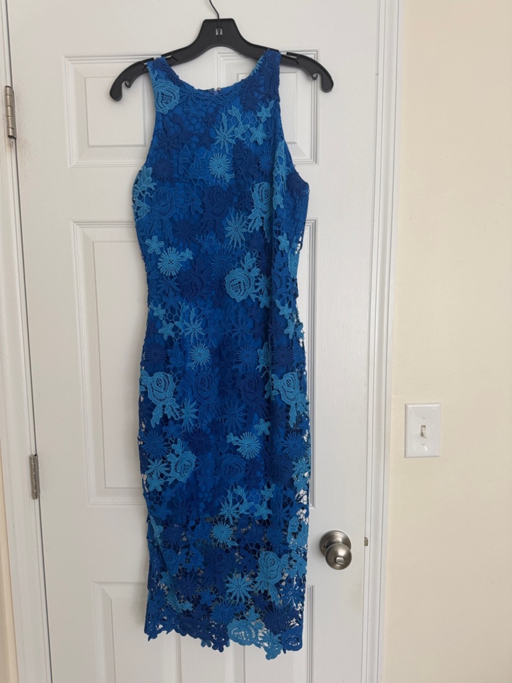 Alexia Admor Two-Tone Blue Floral Lace Midi Dress